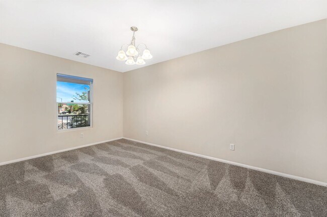 Foto del edificio - 3 BEDROOM SINGLE STORY IN HENDERSON!