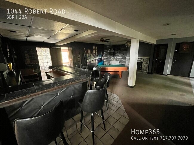 Building Photo - This dreamy 3 bedroom, 1.5 bathroom in Old...