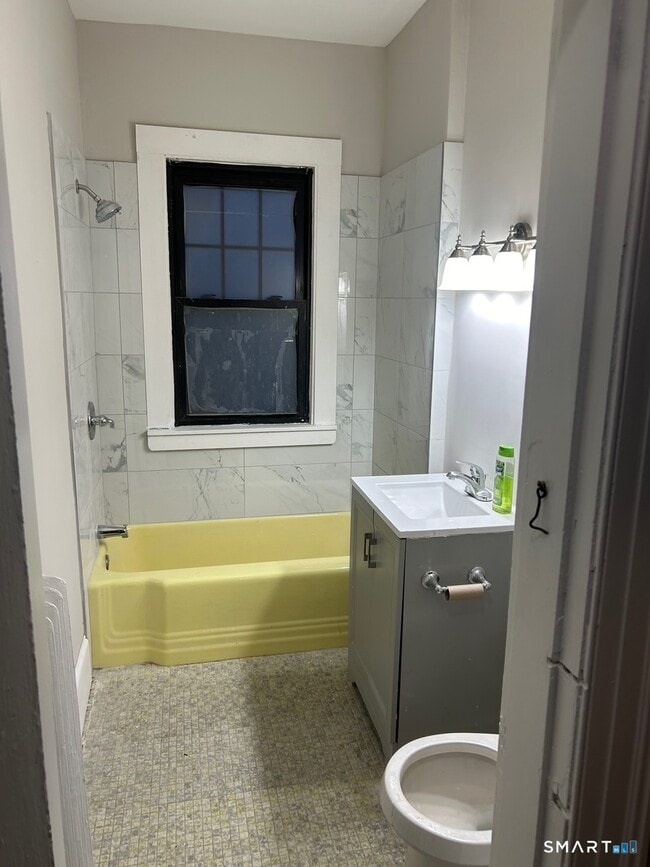 Building Photo - 304 Edgewood St