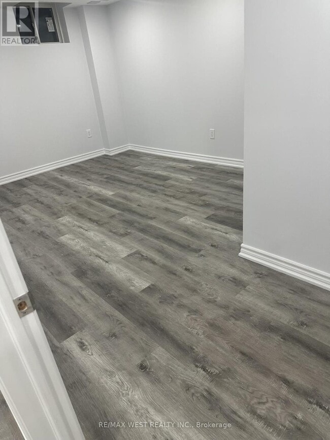 Building Photo - 7 Skelton Cres