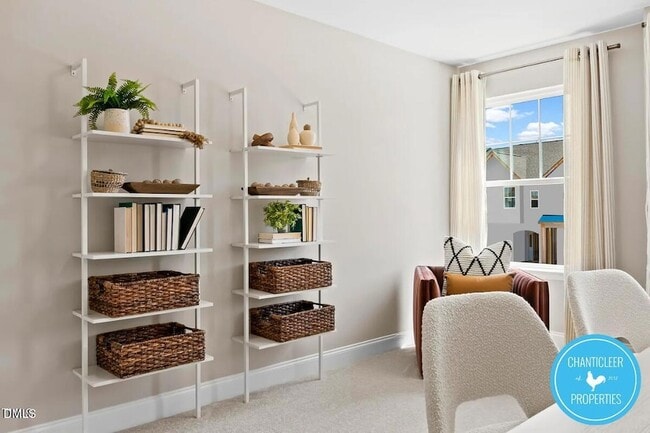 Building Photo - 20 Anastasia St