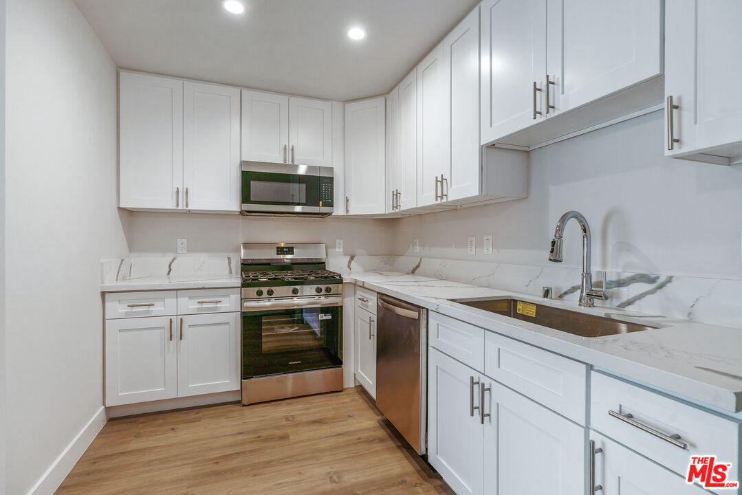 Foto principal - 2232 W 24th St