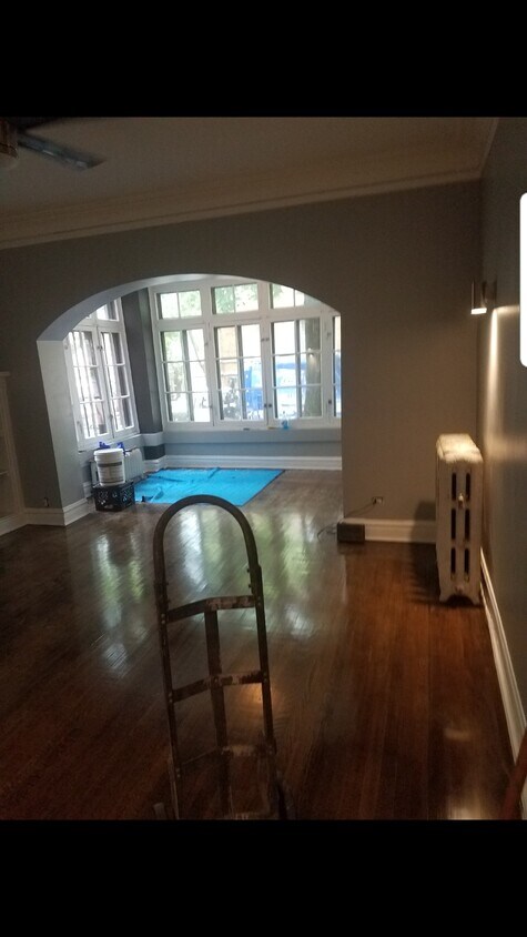 Huge Living Room w/Attached Sunroom - 5324 S Kimbark Ave
