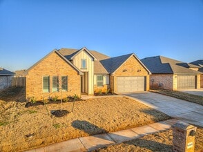 Building Photo - 14900 Lost Falls Way