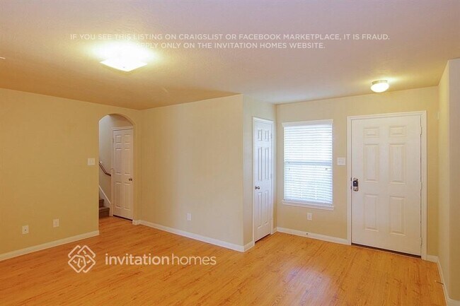 Foto del edificio - 18811 Dennington Dr