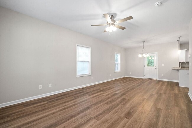 Building Photo - Beautiful 3 Bedroom Home For Rent Near Downtown Clarksville!