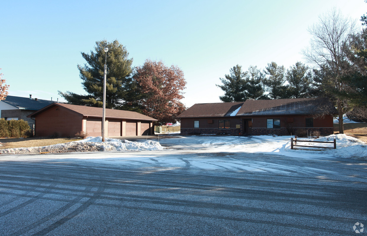 Building Photo - Cedar Court Apartments