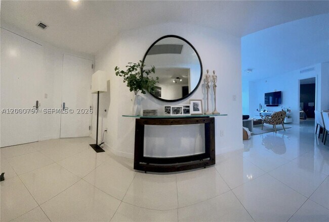 Foto del edificio - 15811 Collins Ave