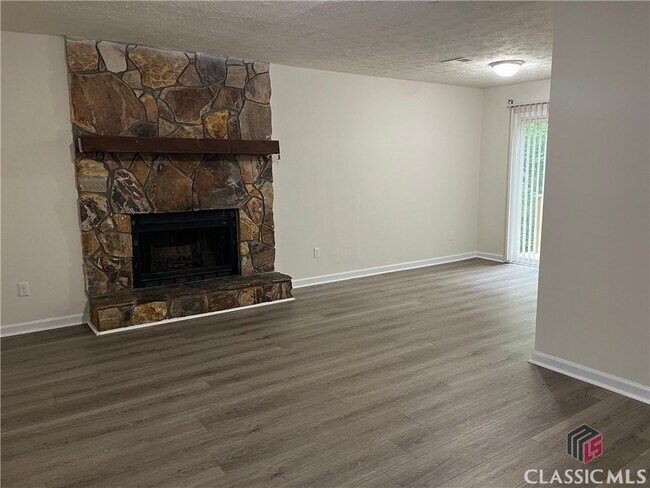 Foto del edificio - 425 Rustwood Dr