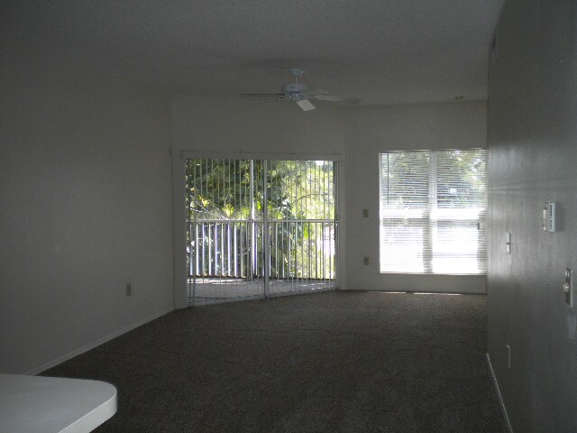 Building Photo - 10020 Strafford Oak Ct