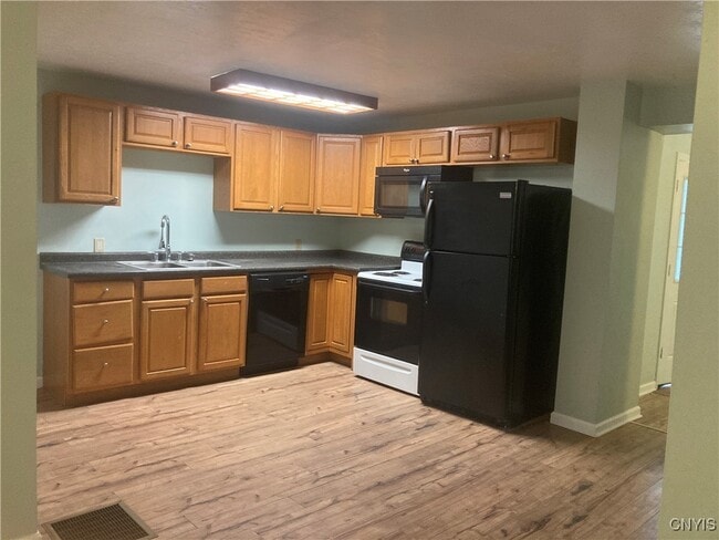 Building Photo - 313 High St