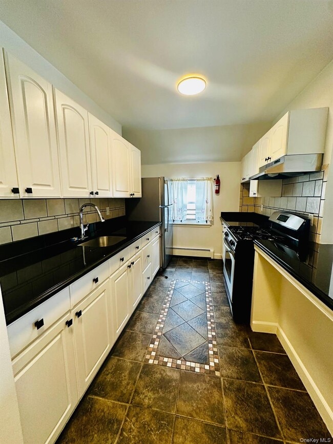 Building Photo - 94-03 75th St