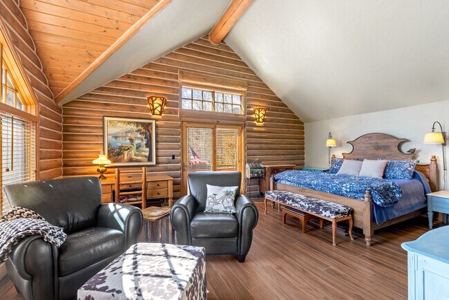 Foto del edificio - New to the market!  Log home in Frisco!  L...