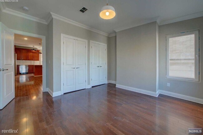 Foto del edificio - 2 br, 1 bath  - 763 Montgomery St