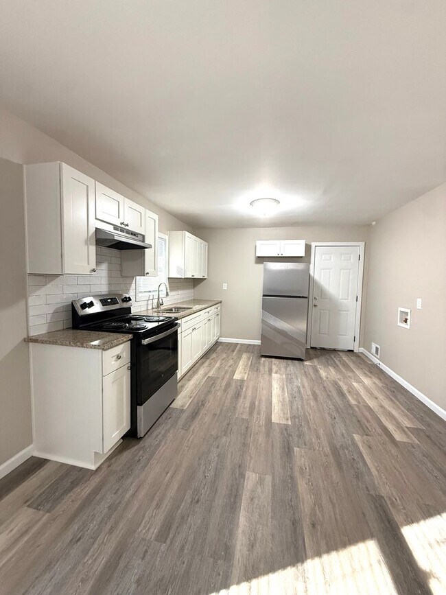 Foto del edificio - RENOVATED DUPLEX!