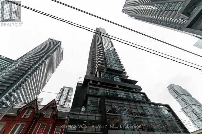 Building Photo - 290 Adelaide St W