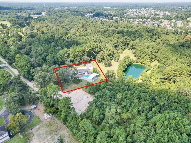 Foto del edificio - 8402 Matthews Ln