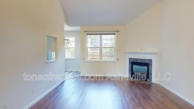 Building Photo - 111 Woodcreek Cir