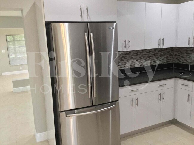 Foto del edificio - 1761 NE 170th St