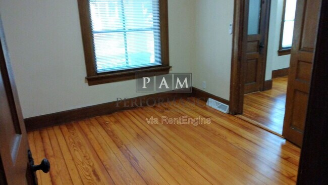 Foto del edificio - 902 E Chambers St