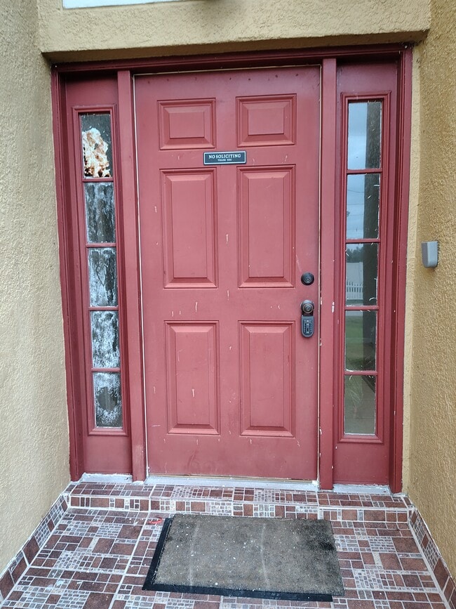 Building Photo - 302 Aylesbury Ct