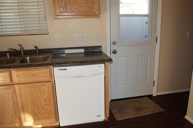Building Photo - Flint Duplex