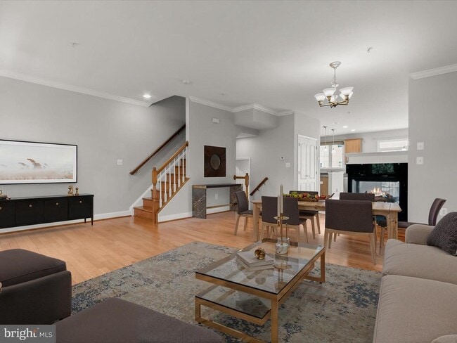 Building Photo - 563 Pelican Ave