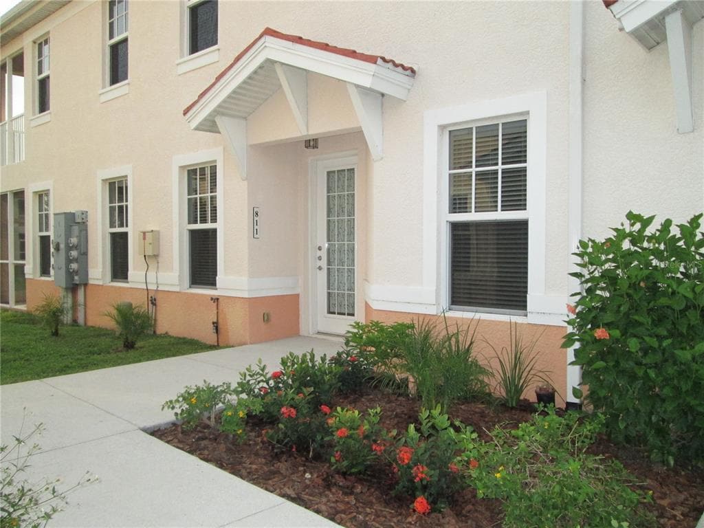 Primary Photo - 240 West End Dr