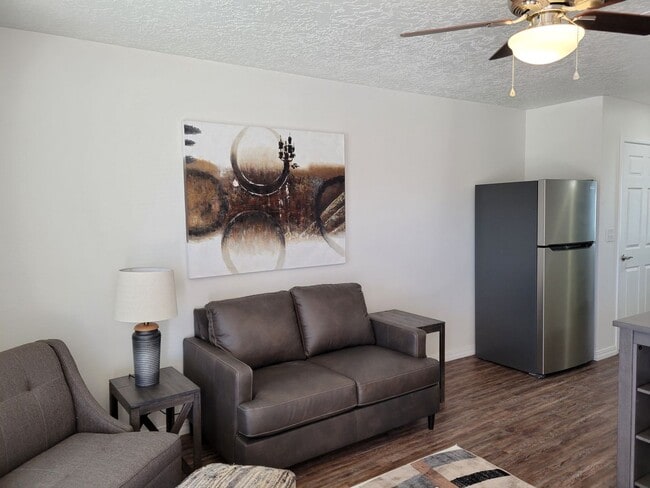 Building Photo - NEW LUXURY ONE BEDROOM APARTMENT FULLY FUR...