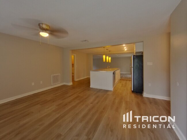 Building Photo - 105 Ravenway Dr