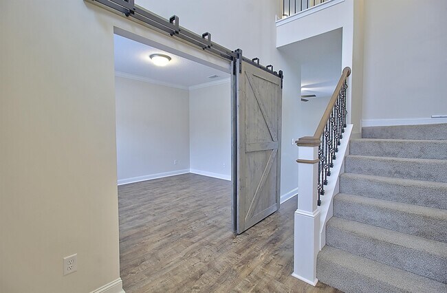 Building Photo - 83 Thorp Circle