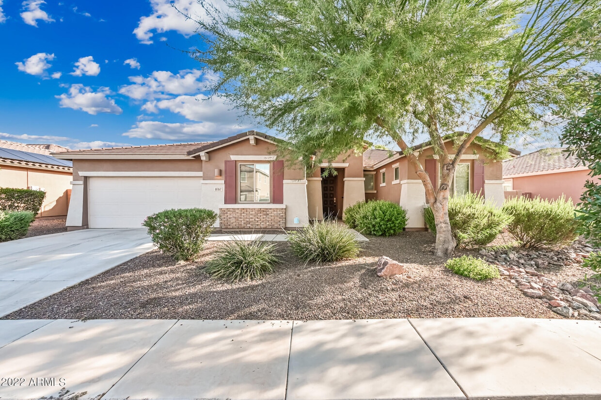 Foto principal - 8767 W Fleetwood Ln