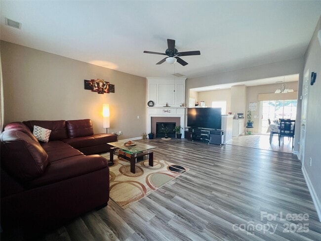 Building Photo - 3203 Mannington Dr