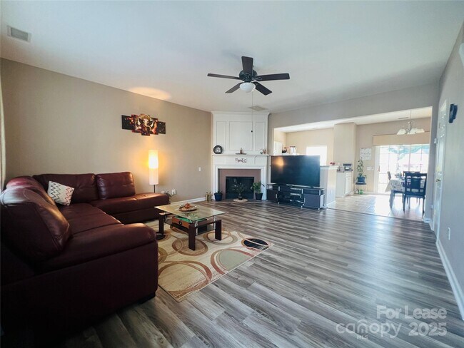 Foto del edificio - 3203 Mannington Dr