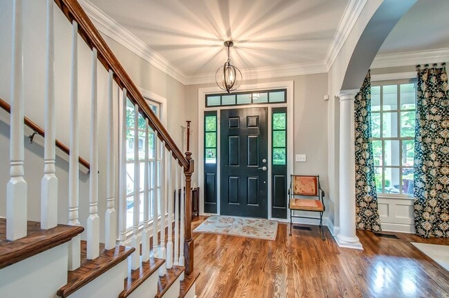 Building Photo - 4 Bed, 4.5 Bath w/ 2 Car Garage in Westhaven