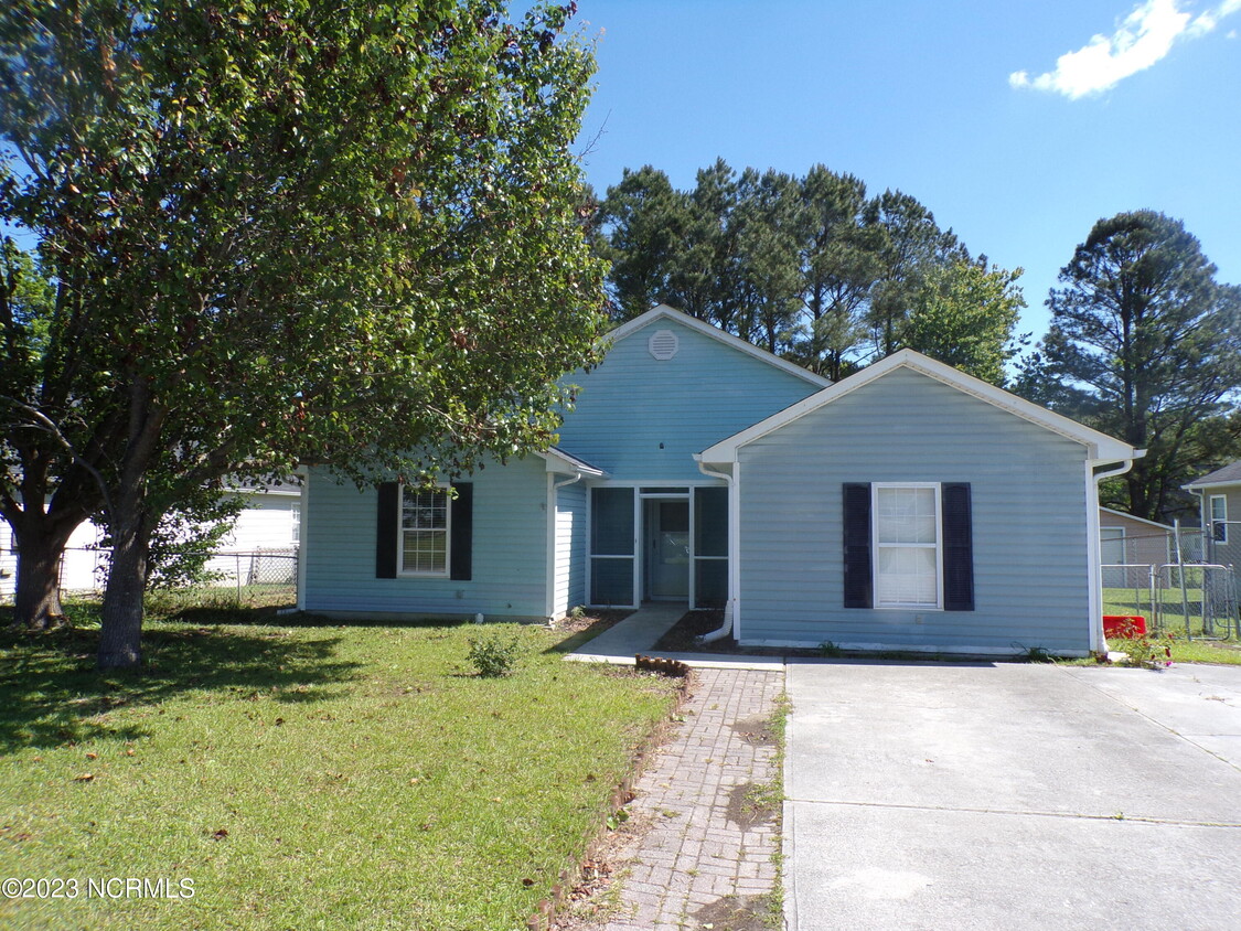 Primary Photo - 1019 Furia Dr