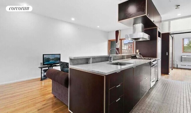 Foto del edificio - 186 Powers St