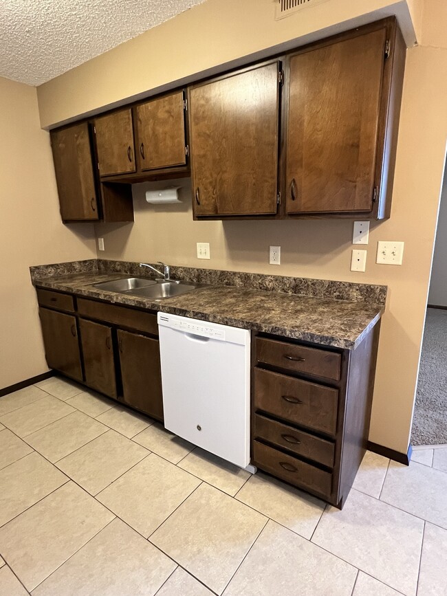 Dishwasher & garbage disposal! - 1800 Knox St