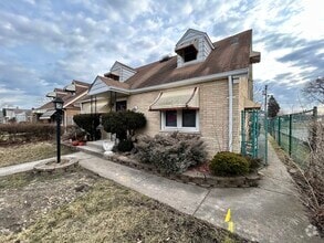 Building Photo - 16155 Honore Ave