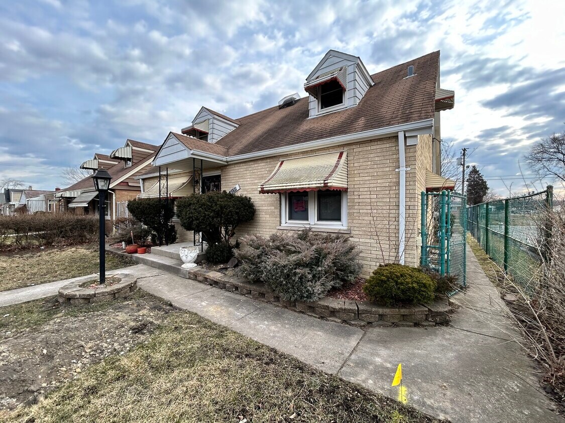 Foto principal - 16155 Honore Ave