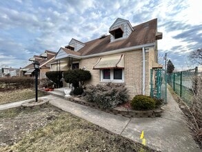 Building Photo - 16155 Honore Ave
