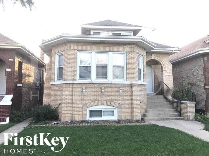 Primary Photo - 2922 N Merrimac Ave