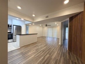 Building Photo - 3045 Walnut Bend Ln