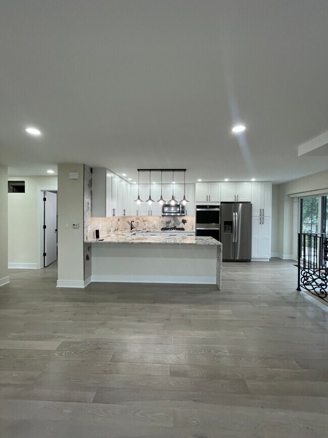Building Photo - 2198 N Oakbrook Cir