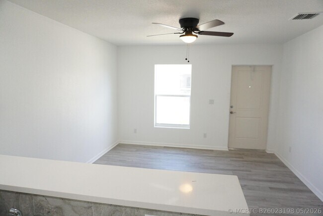 Foto del edificio - 1173 W 28th St
