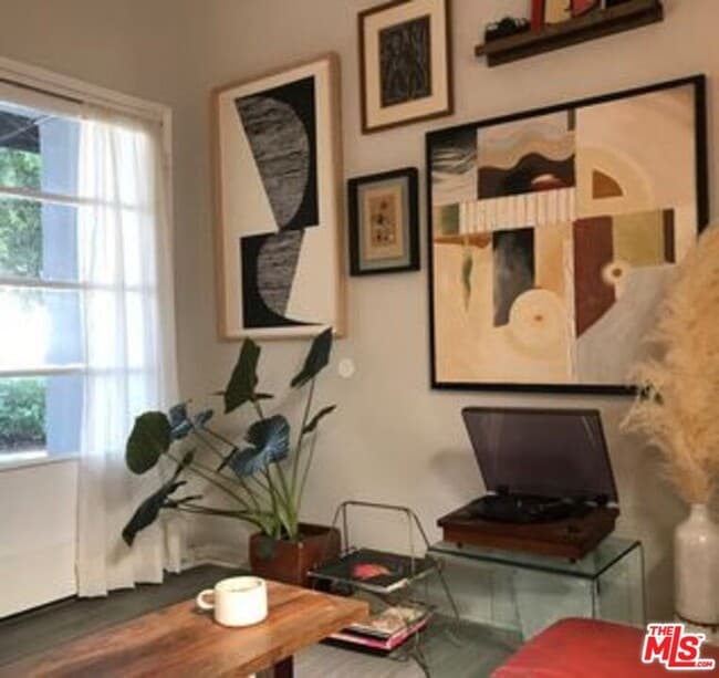 Foto del edificio - 1700 Griffith Park Blvd