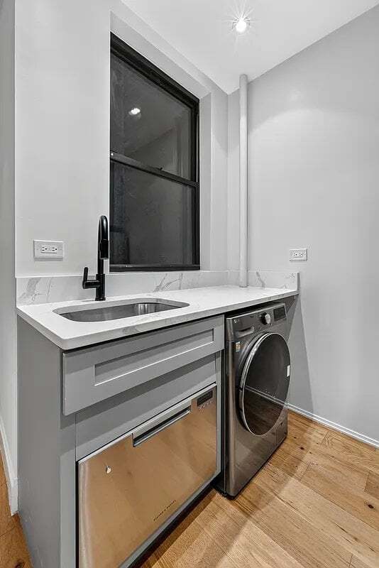 Foto del edificio - 347 E 5th St