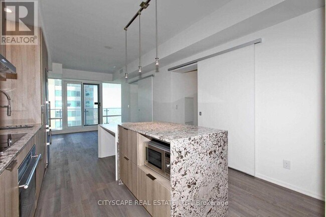 Photo du bâtiment - 1 Bloor St E