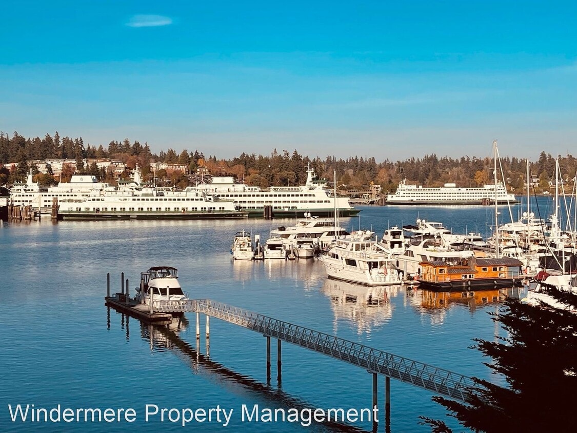 2 br, 2.5 bath House 10044 NE Ewing Street House Rental in