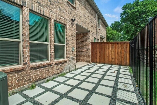 Building Photo - 115 Tortugas Dr